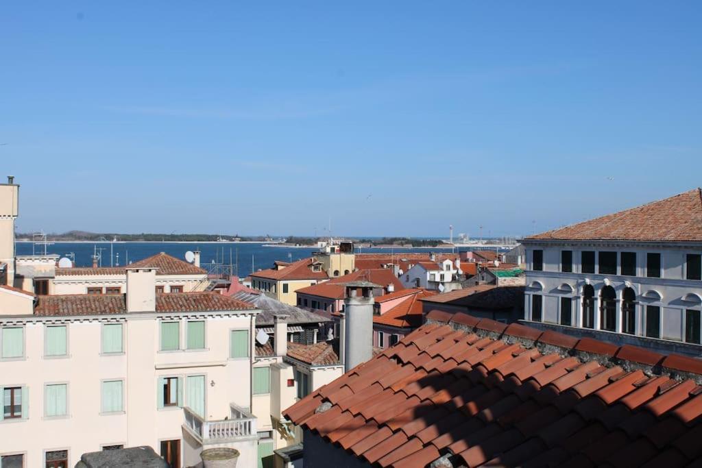 Apartment With Terrace In Chioggia'S Main Square Bagian luar foto